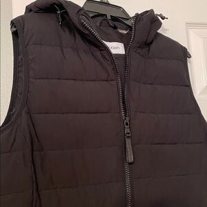 Calvin Klein Women’s Black Hooded insulated Vest with 2 zippered pockets, NWOT